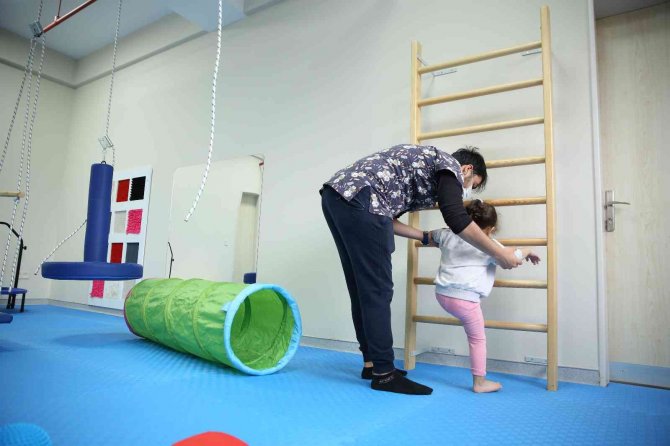 Engelsiz Yaşam Merkezi Eğitimlerine Başladı