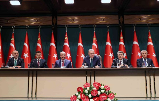 Cumhurbaşkanı Erdoğan: "2022 Yılında Asgari Ücretin En Alt Rakamı 4 Bin 250 Lira Olarak Uygulanacaktır"