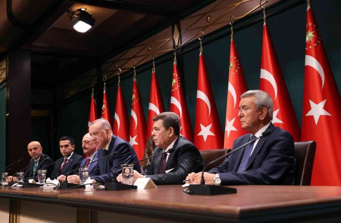 Cumhurbaşkanı Erdoğan: "2022 Yılında Asgari Ücretin En Alt Rakamı 4 Bin 250 Lira Olarak Uygulanacaktır"