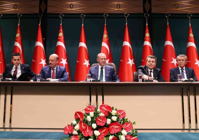 Cumhurbaşkanı Erdoğan: "2022 Yılında Asgari Ücretin En Alt Rakamı 4 Bin 250 Lira Olarak Uygulanacaktır"