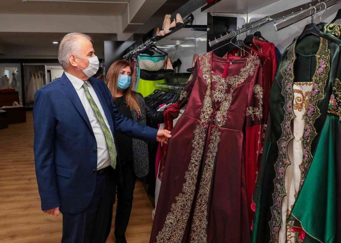 82 Çiftin Yuvasını Kuran Sevgi Eli, 63 Çocuğa Sünnetlik Giydirdi