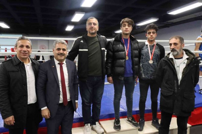 Yumruklar İl Birinciliği İçin Vuruldu