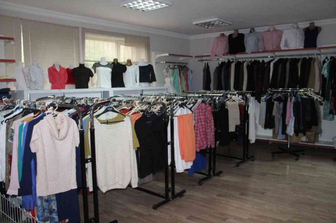 Döşemealtı ‘Sosyal Market’ İhtiyaç Sahipleriyle Buluşuyor