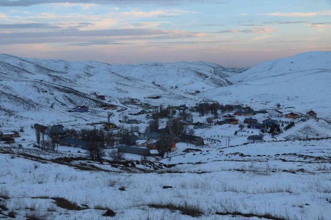 Erzincan’ın Yüksek Kesimlerinde Kar Yağışı Etkili Oldu