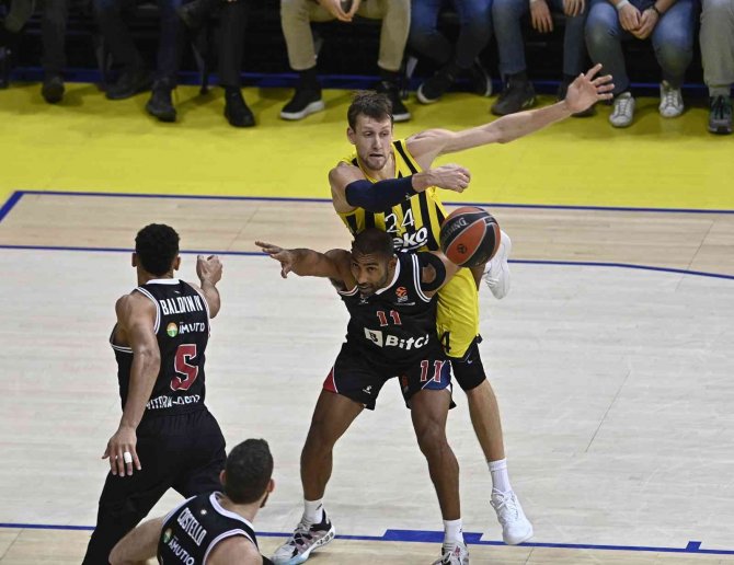 Thy Euroleague: Fenerbahçe Beko: 75 - Baskonia: 53