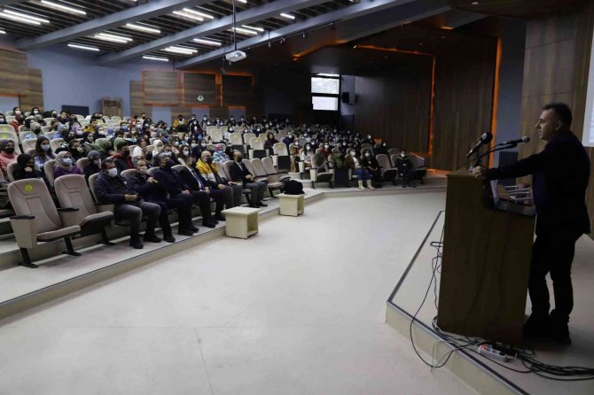 Fü’de Tübi̇tak 2209-a Proje Yazma Eğitimleri Verildi