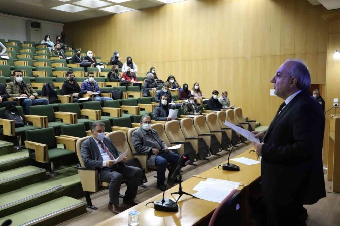 Fü’de Tübi̇tak 2209-a Proje Yazma Eğitimleri Verildi