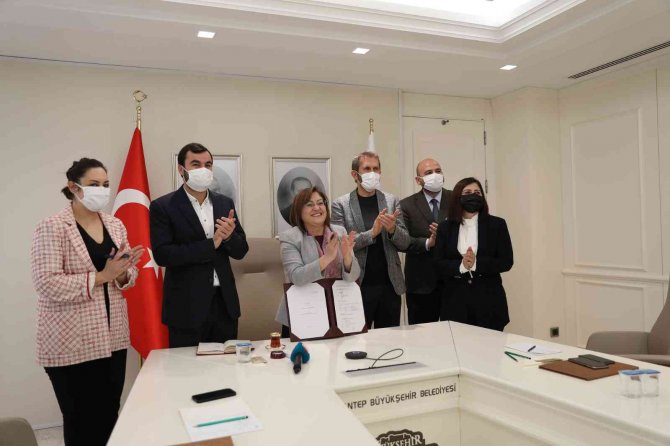 27 Megavatlık Güneş Enerjisi Santrali İçin Resmi İmzalar Atıldı