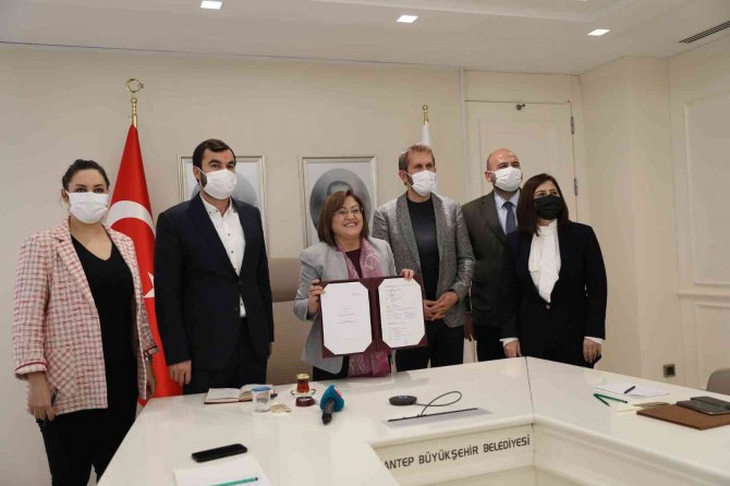 27 Megavatlık Güneş Enerjisi Santrali İçin Resmi İmzalar Atıldı