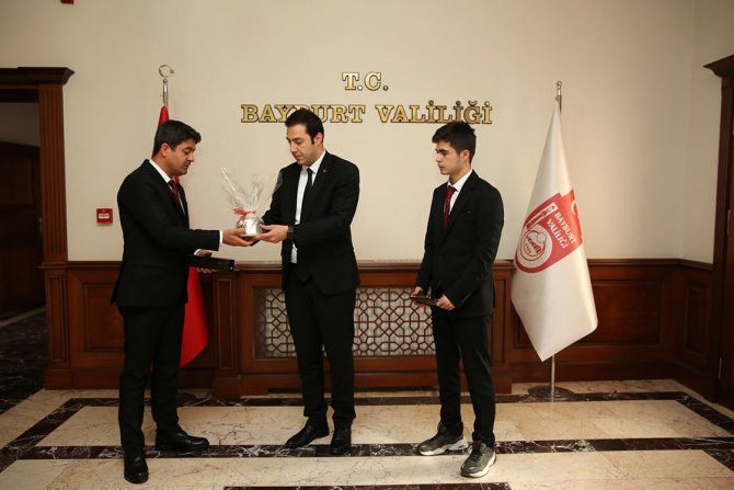 Gaziantep’ten Gönderilen Bayrak Ve Toprak Bayburt’ta Teslim Alındı