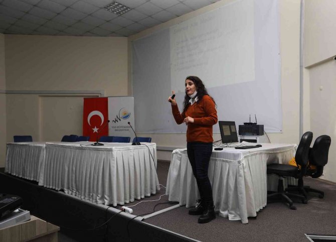 Van Büyükşehir Belediyesi Kadın Seminerlerini Sürdürüyor