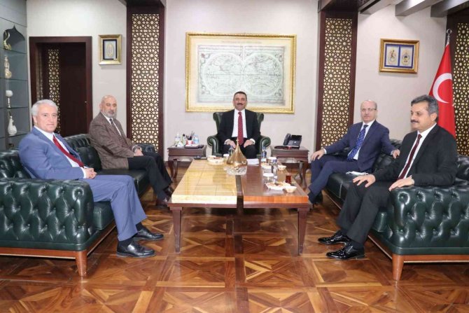 Yök Başkanı Özvar, Siirt Valisi Hacıbektaşoğlu’nu Ziyaret Etti