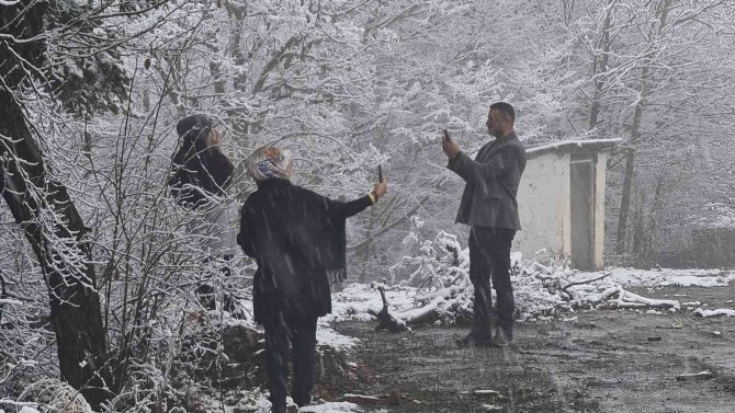 1030 Rakımlı Ahmetusta Geçidi Kar Yağışıyla Beyaza Bürüdü