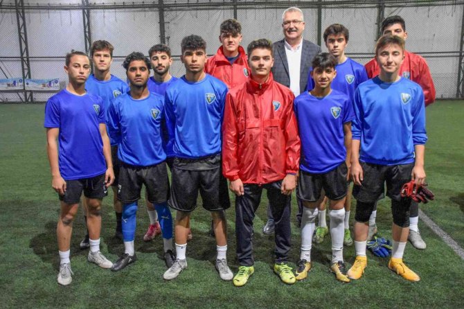 Başkan Özkan’dan Altyapı Sporcularına Sürpriz Ziyaret