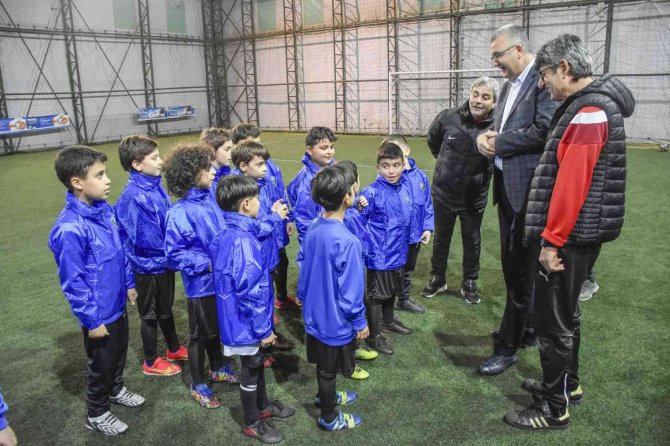 Başkan Özkan’dan Altyapı Sporcularına Sürpriz Ziyaret