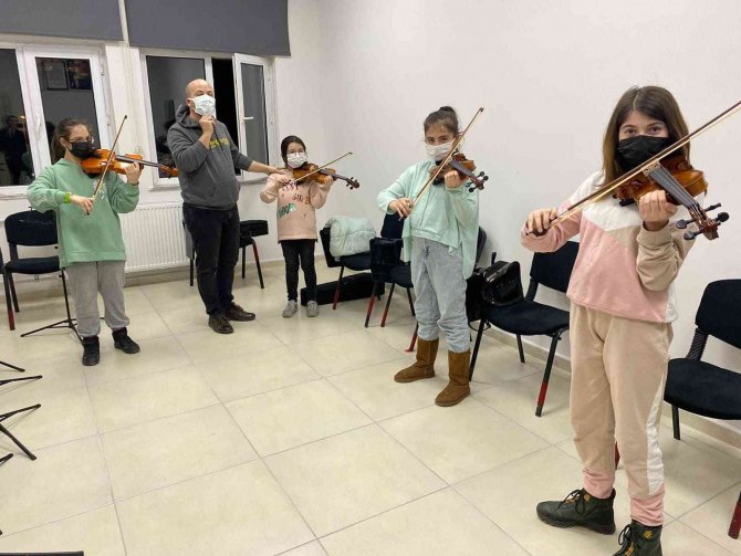 Kasmek’te Keman Kursları Başladı