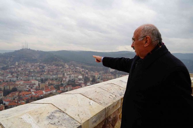 İ̇smini Minaresine Saplanan Oktan Alan Cami, Oksuz Kaldı