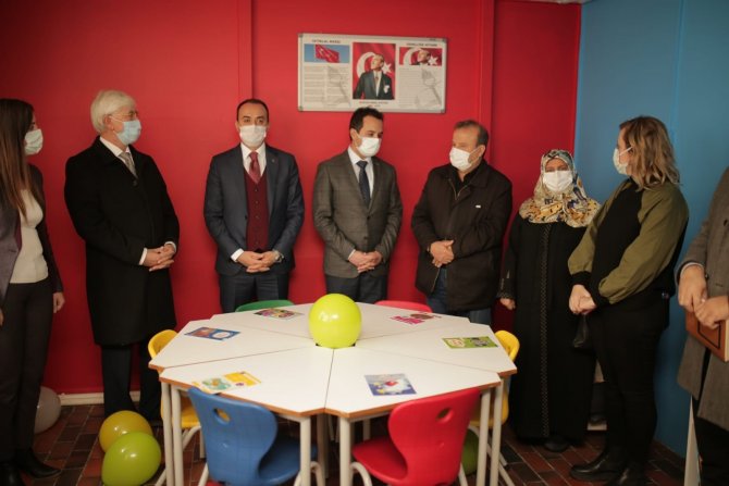 Kütahyalı Emekli Kütüphane Memuru, Köy İlkokuluna Kütüphane Kurdu