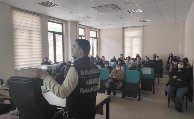 Marmara’da “En İ̇yi Narkotik Polisi Anne” Semineri Verildi