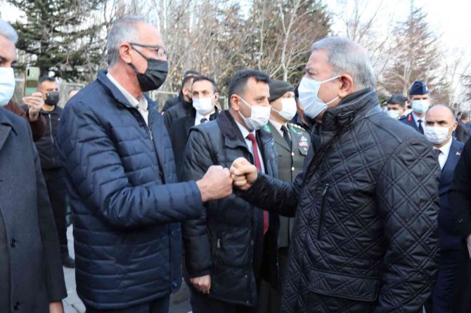 Bakanlar Akar Ve Karaismailoğlu, Şehit Komandolar Durağını Ziyaret Etti