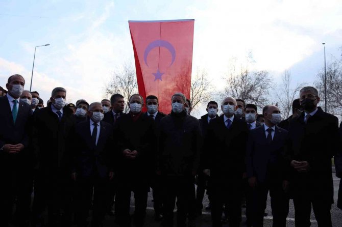 Bakanlar Akar Ve Karaismailoğlu, Şehit Komandolar Durağını Ziyaret Etti