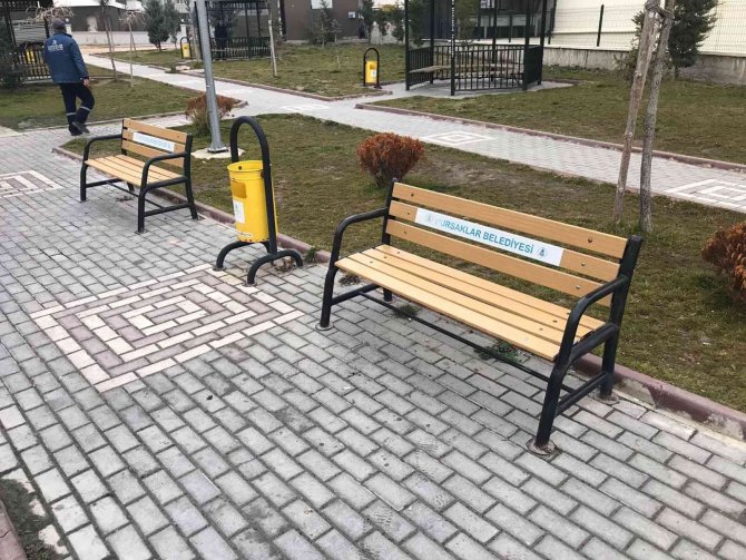 Pursaklar Belediyesi’nden Parklara Kış Bakımı