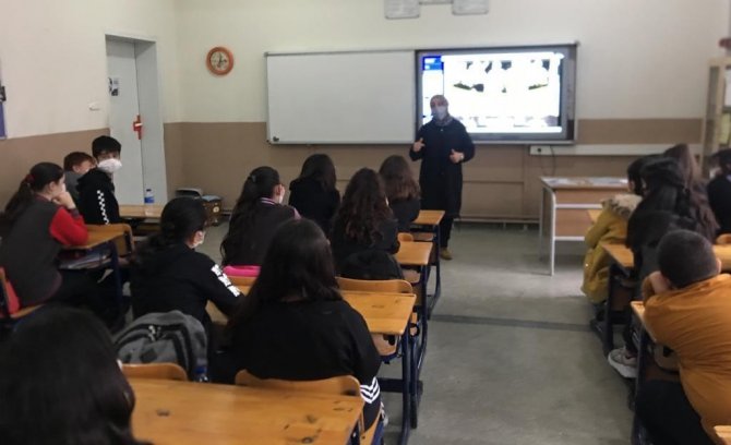 8. Sınıf Öğrencilerine Mesleki Eğitim Semineri