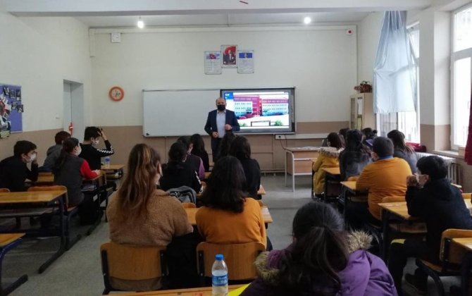 8. Sınıf Öğrencilerine Mesleki Eğitim Semineri