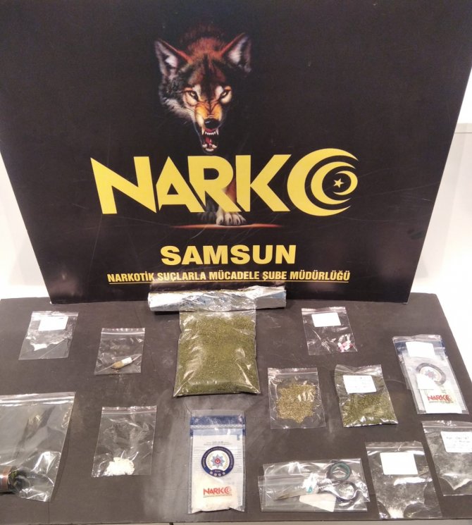 Araçlarında Ve Evlerinde Uyuşturucuyla Yakalandılar
