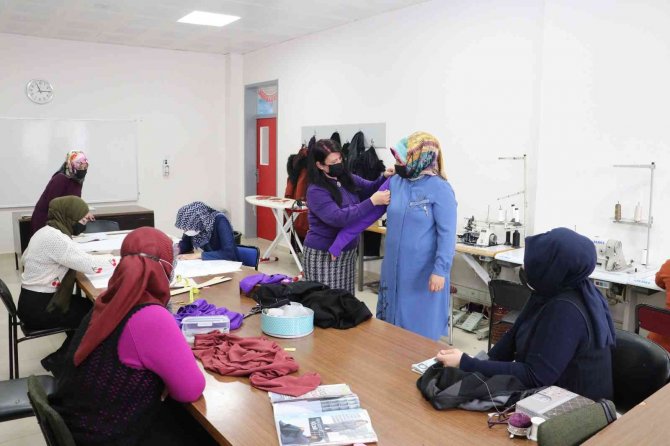 Öğrenciler Derste Veliler Kursta