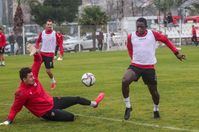 Samsunspor’un Yabancıları Futbola ‘Yabancı’
