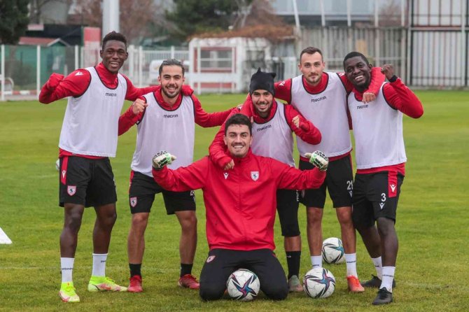 Samsunspor’un Yabancıları Futbola ‘Yabancı’