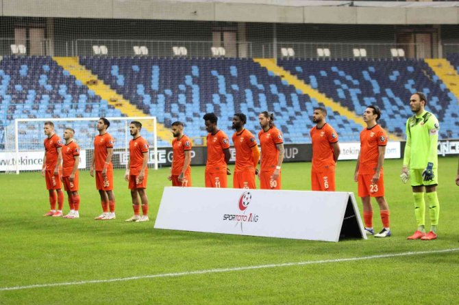 Spor Toto 1.lig: Adanaspor: 0 - İ̇stanbulspor: 0 (İ̇lk Yarı Sonucu)
