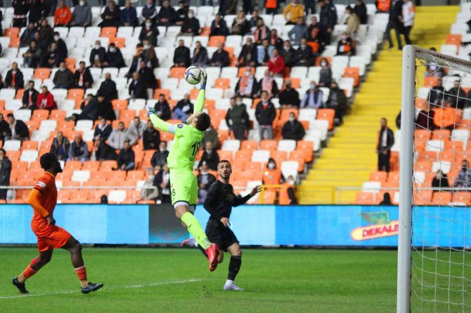 Spor Toto 1.lig: Adanaspor: 0 - İ̇stanbulspor: 0 (İ̇lk Yarı Sonucu)