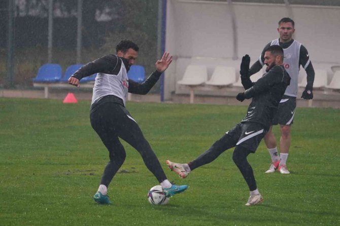 Erol Bulut: "Fenerbahçe Maçında Hak Ettiğimiz 3 Puanı Aldık"