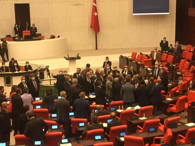 Tbmm’de Kadın Milletvekilleri Arasında Tartışma