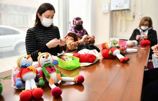 Kadınlar İlmek İlmek Örüyor