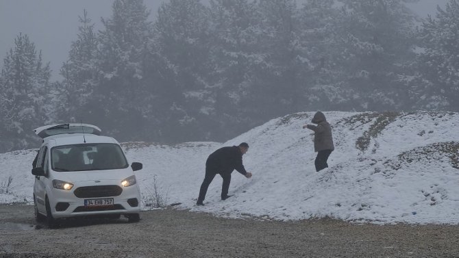 1030 Rakımlı Ahmetusta Geçidi Kar Yağışıyla Beyaza Bürüdü