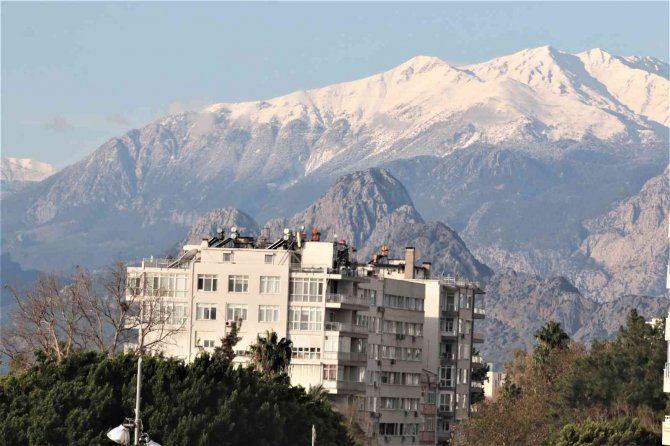 Turizm Kenti Antalya’da Aynı Gün İki Mevsim
