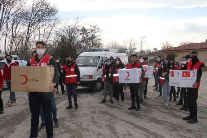 Türk Kızılayı’ndan 10 Bin Öğrenciye Atkı Bere Takımı