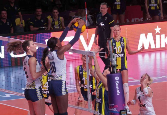 Fıvb Kadınlar Dünya Kulüpler Şampiyonası: Dentil Praia: 1 - Fenerbahçe Opet: 3