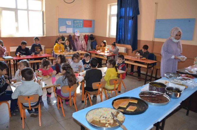 Şırnaklı Öğrenciler Yerli Malı Haftası Geleneğini Sürdürüyor