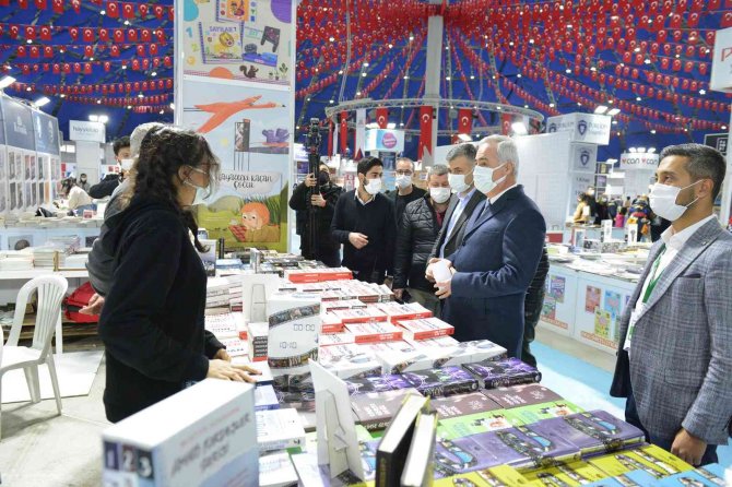 Vali Seymenoğlu: “5. Kitap Fuarı İçin Yayınevleri Ve Vatandaşlardan Çok Olumlu Geri Dönüşler Alıyoruz”