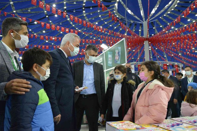 Vali Seymenoğlu: “5. Kitap Fuarı İçin Yayınevleri Ve Vatandaşlardan Çok Olumlu Geri Dönüşler Alıyoruz”