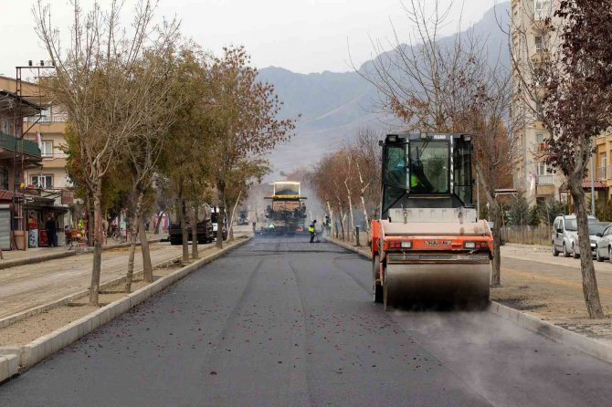 Van Büyükşehir Belediyesi 2021’de 192 Kilometre Yol Yaptı