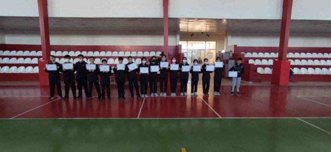 Polisten Öğrencilere Sertifika