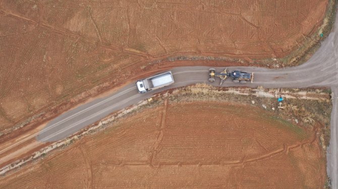 Yeşilyurt’ta Kırsal Mahallelerin Bağlantı Yollarını Yenileniyor