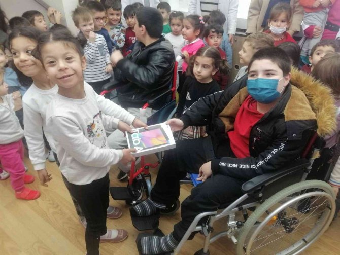 Minik Öğrenciler Ebru Sanatıyla Engeli Aştı