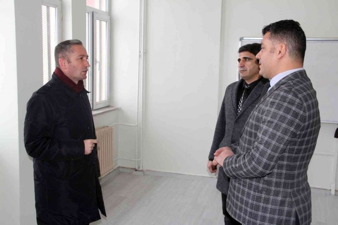 Ağrı Milli Eğitim Müdürü Kökrek, İl Merkezindeki Okulları Ziyaret Etti