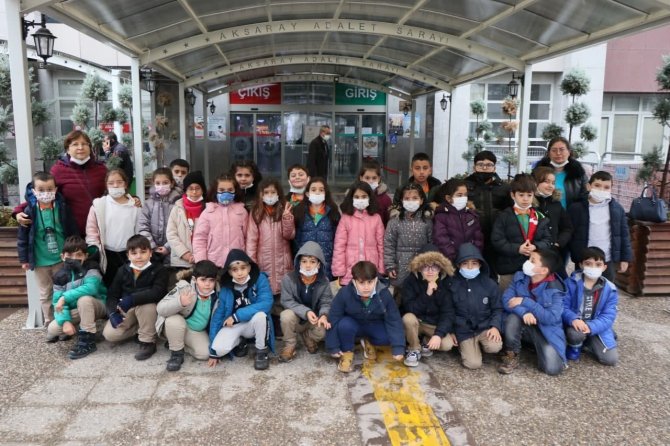 Minik Öğrenciler Meslekleri Tanımak İçin Adliyede